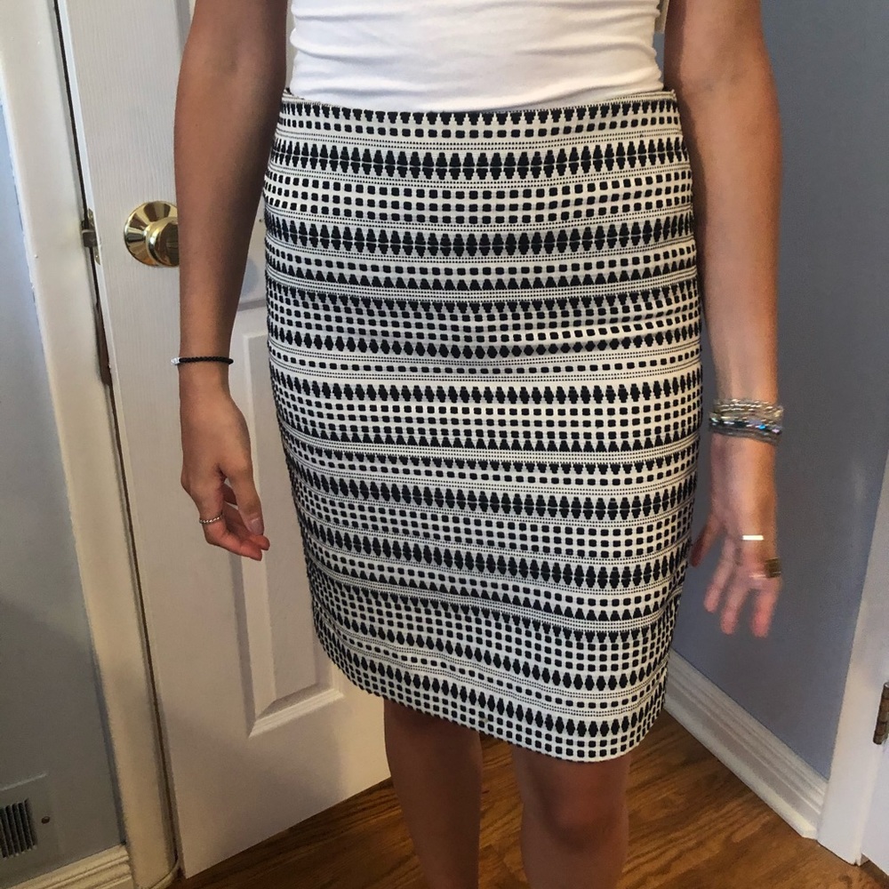 Ann Taylor black pattern pencil skirt
